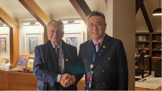 张敬轩馆长(右)与俄罗斯联邦博物馆协会主席、艾尔米塔什博物馆(冬宫)总馆长