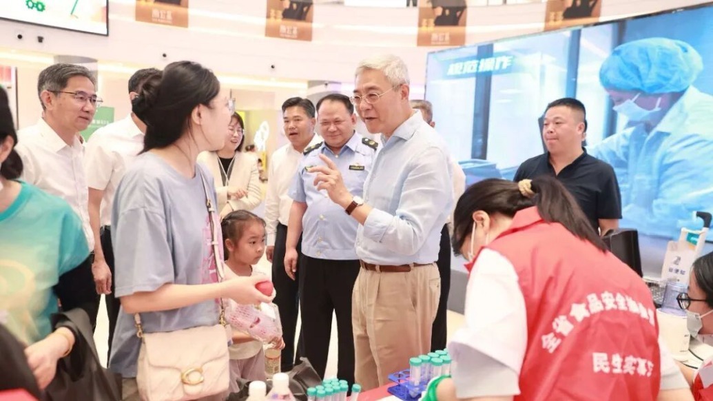 尹弘在南昌调研检查国庆假期安全工作