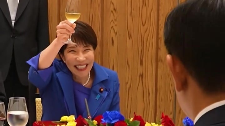 高市与蒙古国总理会晤，嬉皮笑脸被日本网民批献丑