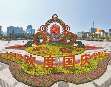 盛世祥和迎国庆！立体花卉景观亮相南昌八一广场