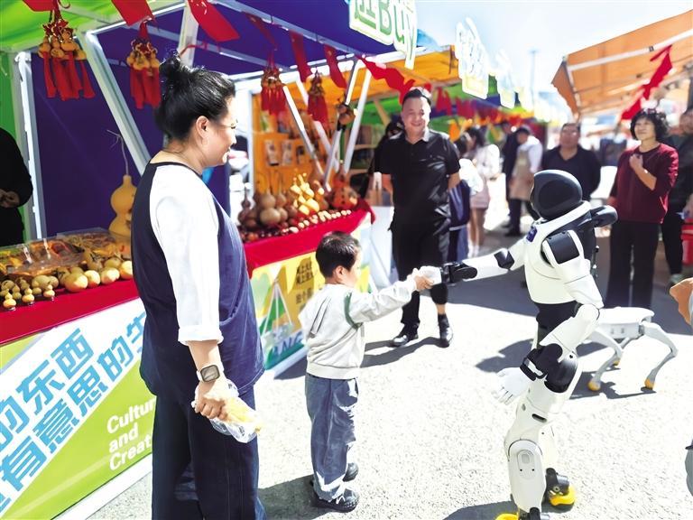 服务区内开展丰富多彩文艺活动