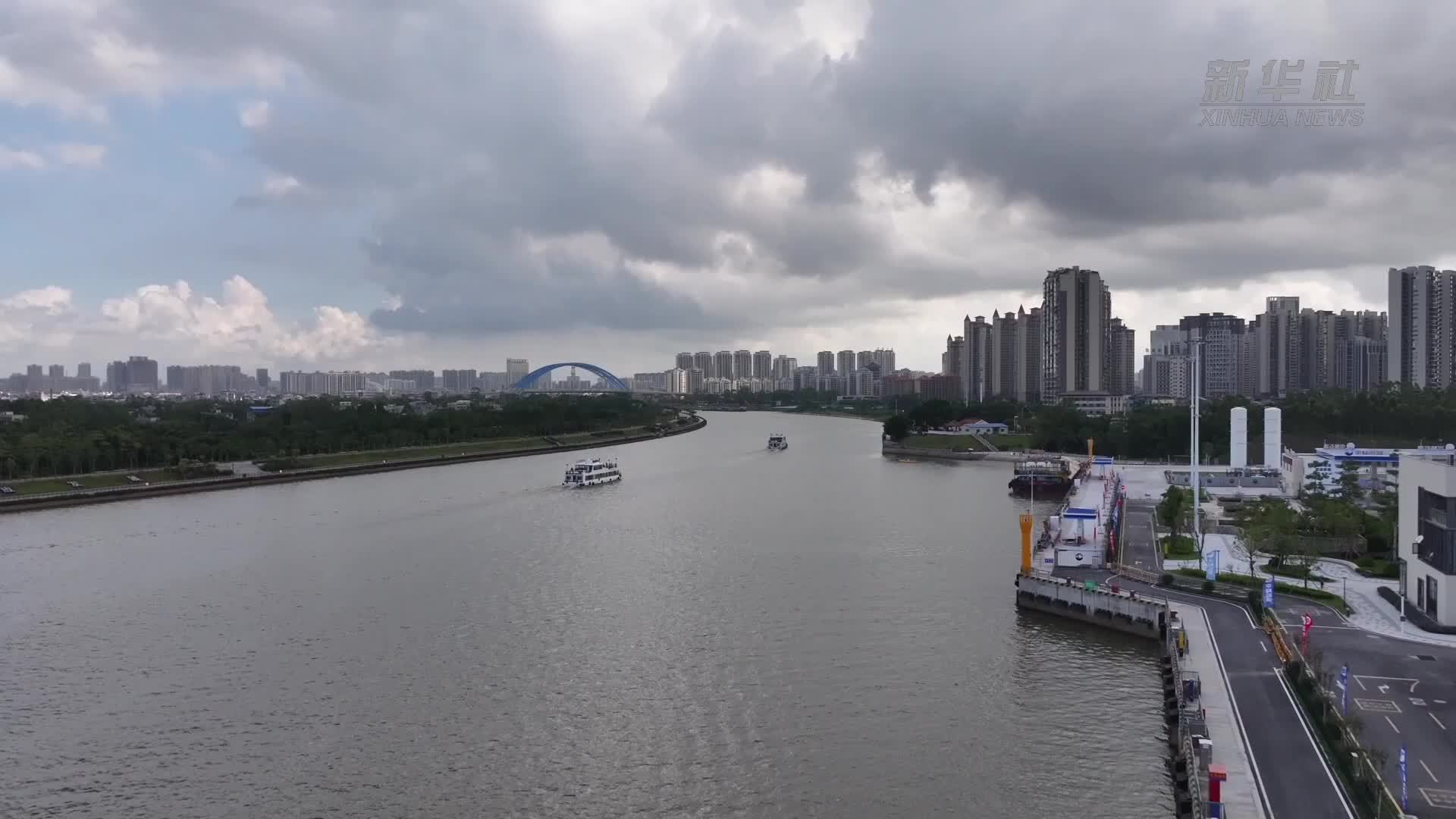 乘船游运河人气火热 平陆运河首迎长假