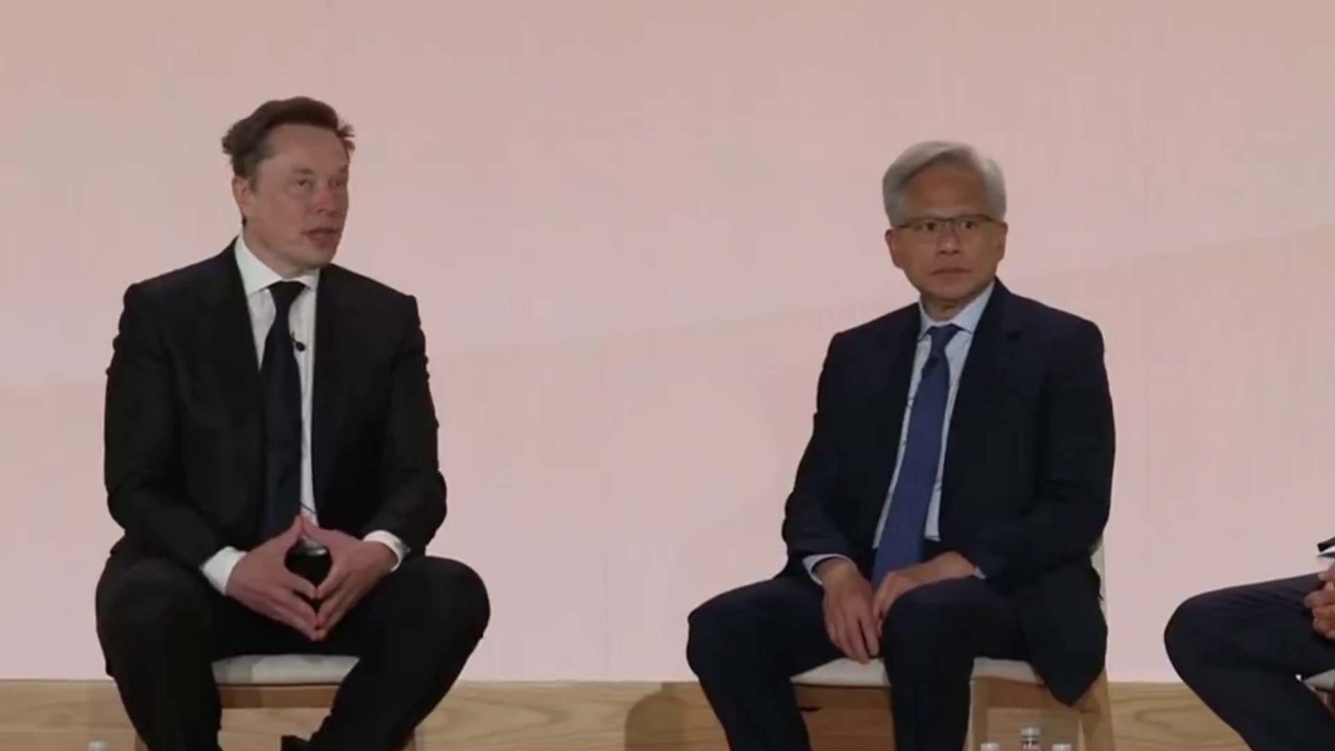 被问美国AI怎么赢，马斯克：需要大幅提升电力，本质上中国是最大竞争对手，中国发电量是美国的3倍