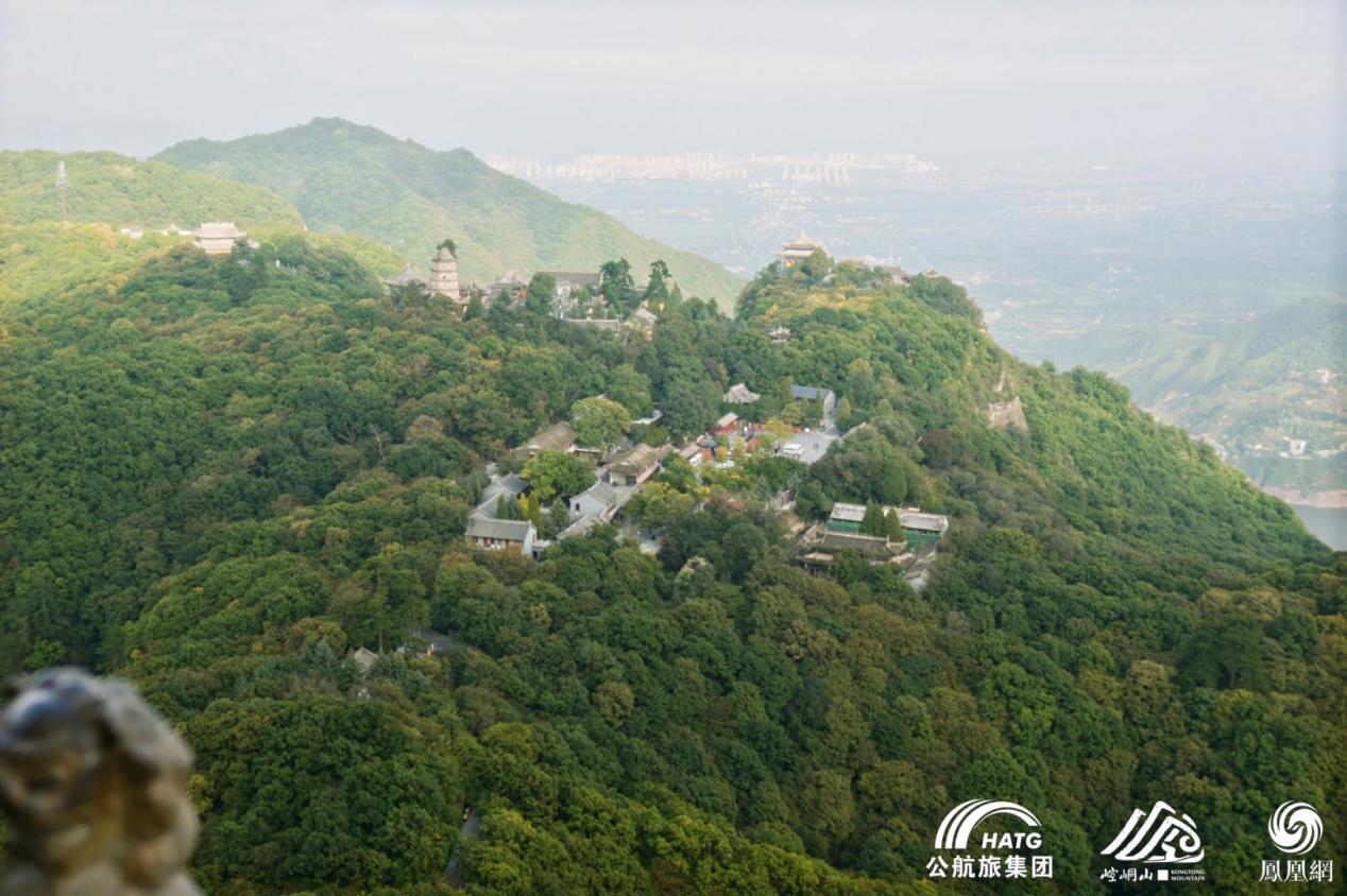 远眺崆峒山。朱文玮 摄