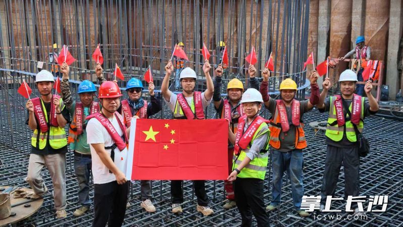 国庆假期,长赣高铁湖南段5000余人坚守在岗。均为通讯员供图