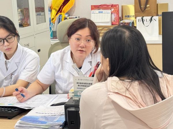 十年内斜视伴眼球震颤 南昌爱尔杨秋艳精准手术助成人斜视重建双眼视功能