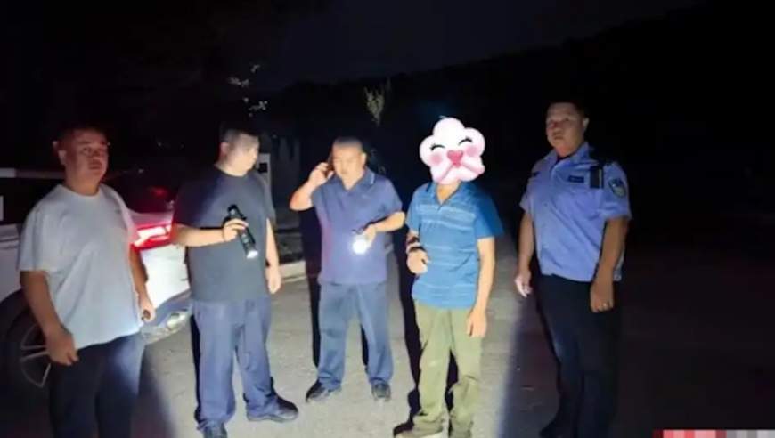 男子整理自家菜园被毒蛇咬伤，怕看病花钱独自躲进深山，民警出动无人机搜人