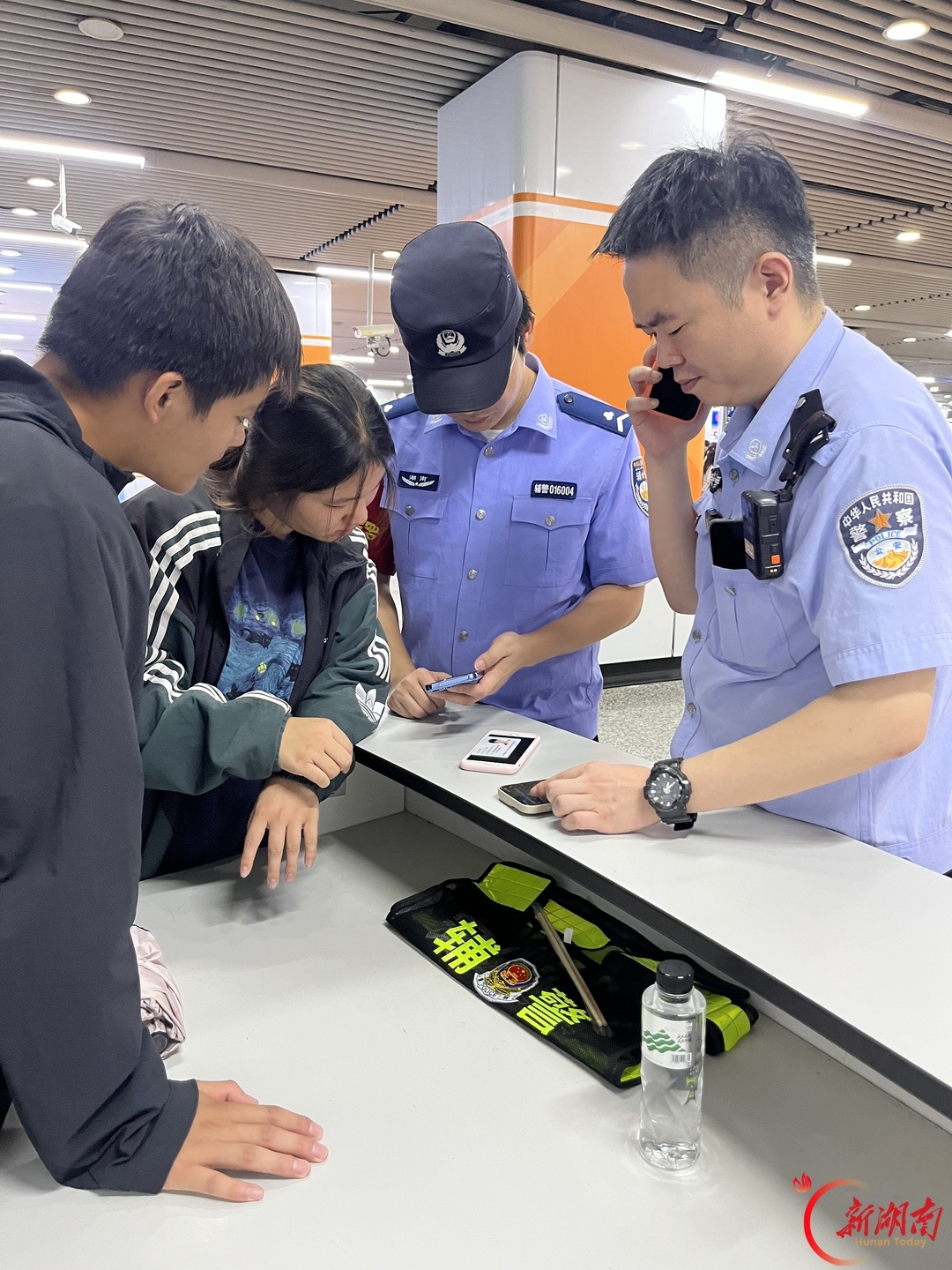 国庆假期头两日，这个警务室好热闹！