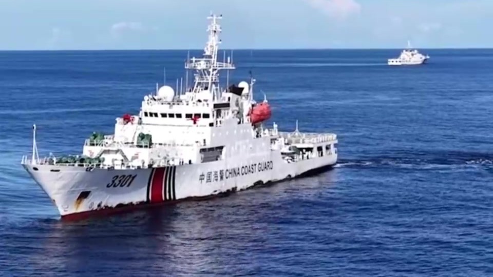 中国海警在黄岩岛附近开展演练