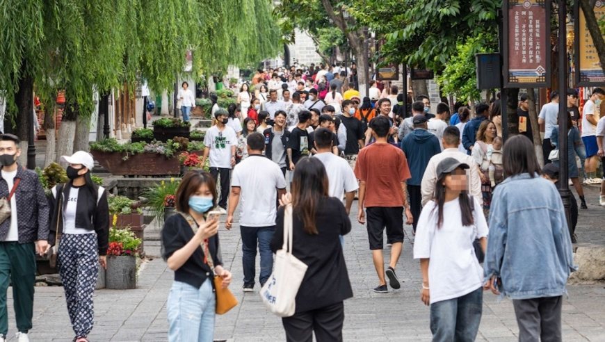 “奔县游”火了！十一假期，游客反向涌入小县城