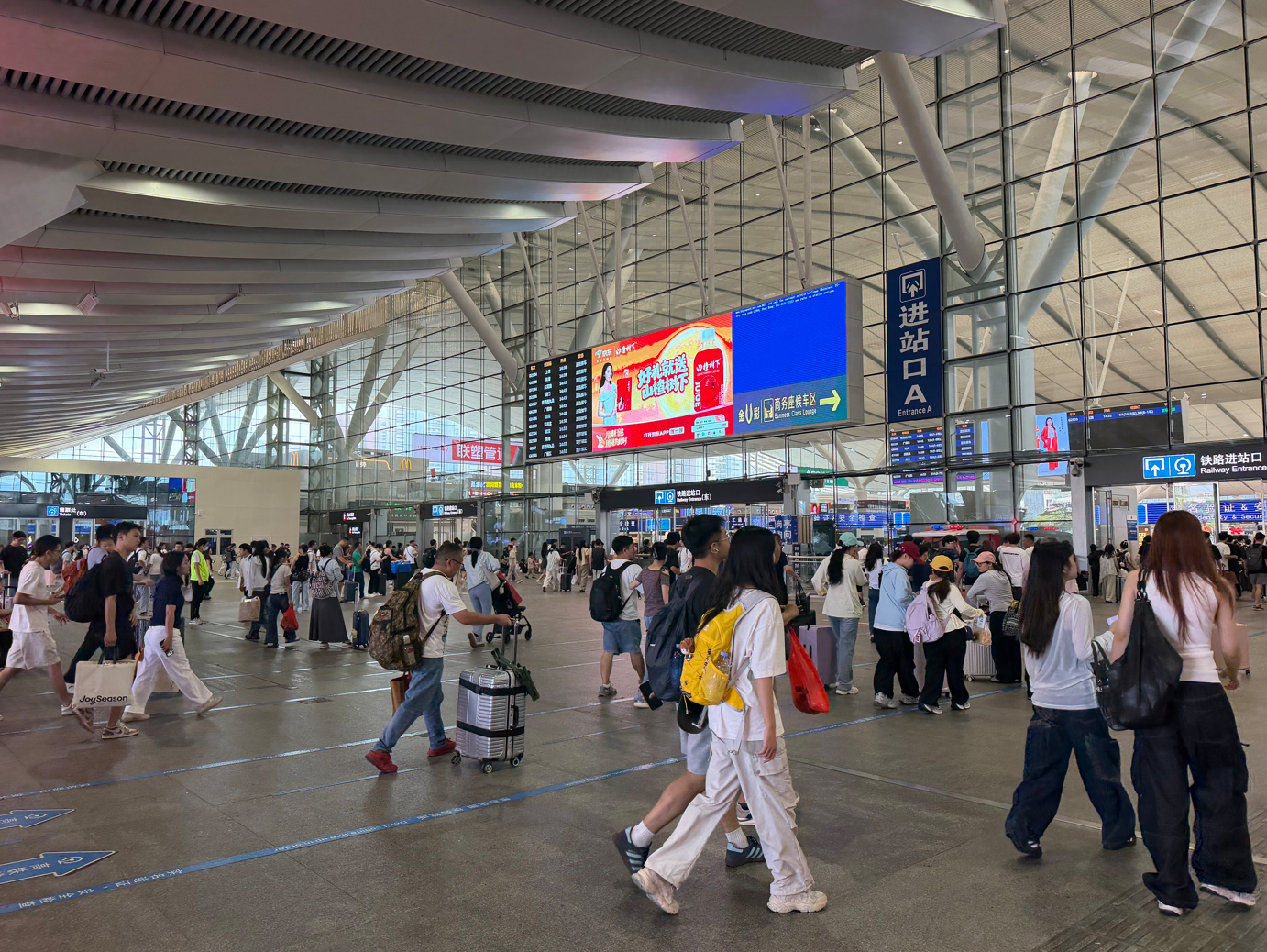 深圳铁路中秋假期客流累计超220万人次