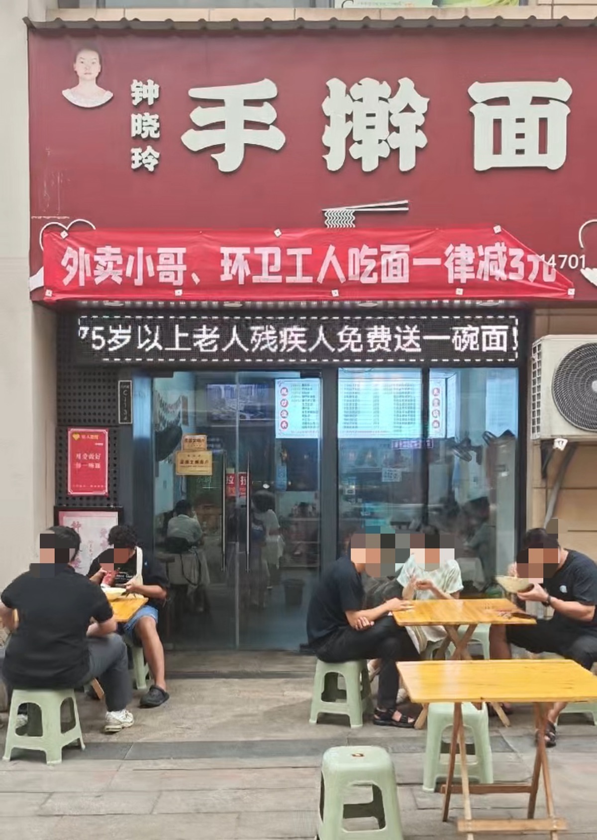 钟晓玲的面馆（受访者提供）