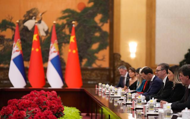 感谢中国、致电普京、特赦49东谈主，办完这三件大事，武契奇潇洒离职