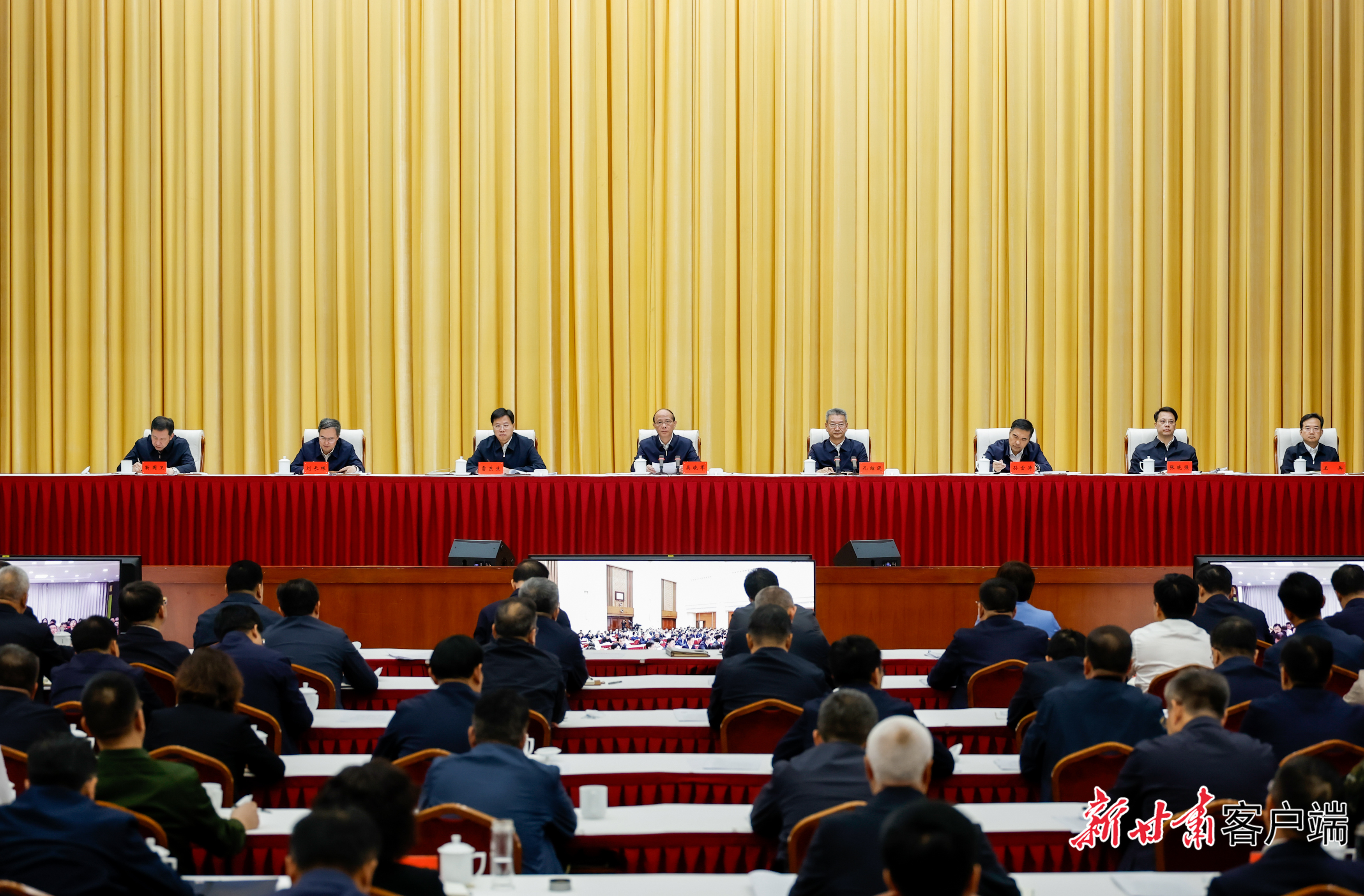 9月29日，全省安全生产调度会议在兰州召开，省委书记、省人大常委会主任吴晓军主持并讲话，省委副书记、省长孔绍逊作工作部署。新甘肃&middot;甘肃日报记者　孟捷