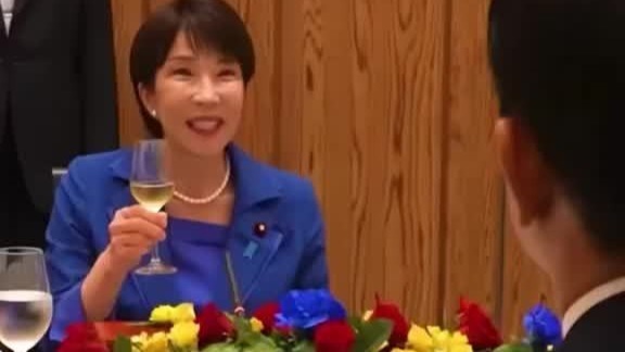 高市会晤蒙古国总理，被日本网友骂：嬉皮笑脸太粗俗
