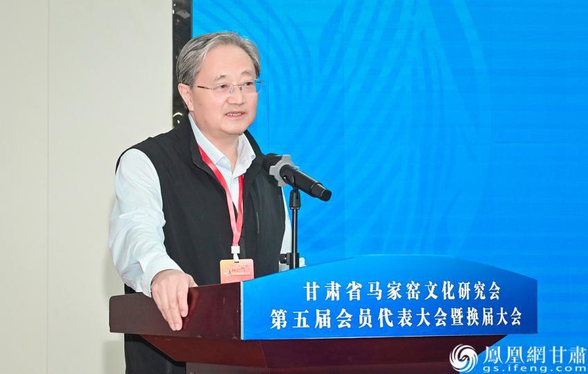 中共甘肃省委宣传部原副部长范鹏提出“大小、多少、高低、深浅”八字思路，为甘肃省马家窑文化研究会工作指明方向。