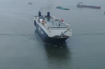 南京港边检站保通关，1120辆国产汽车出口阿联酋