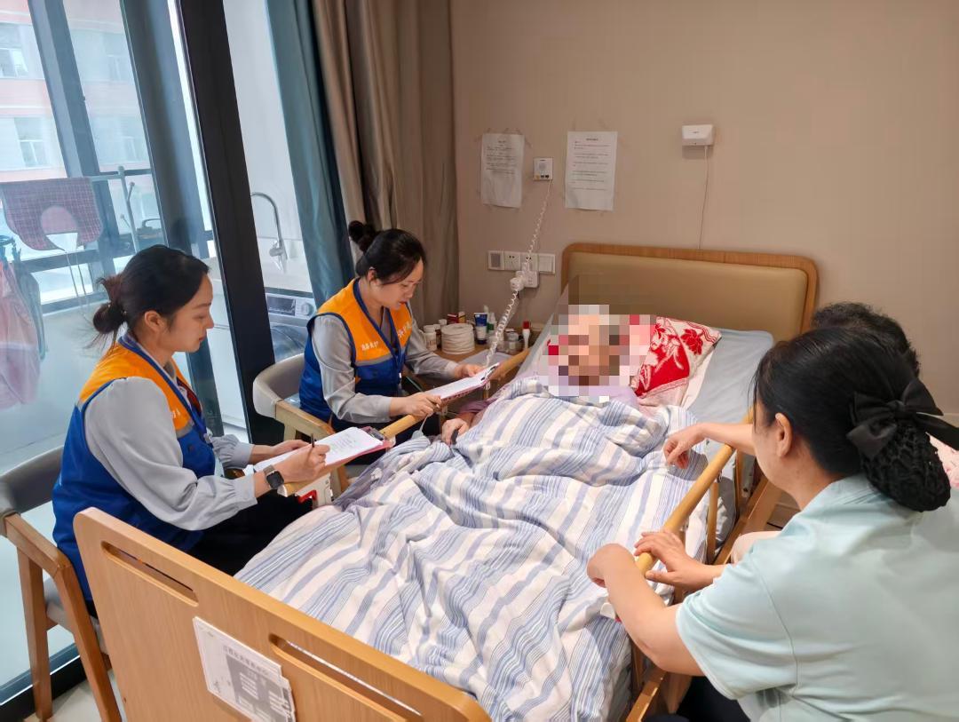 江西长护险新政落地后首位享受该待遇的失能老人王平(本文图片均由杜宇蔚摄影)