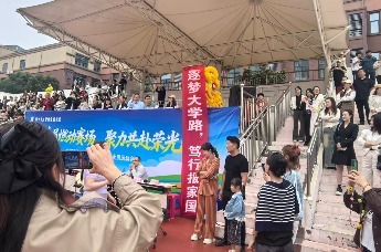 绽芳华风貌 筑强国梦想