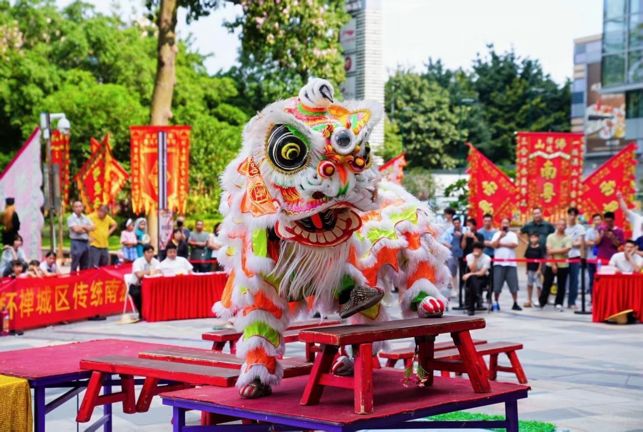 热闹赛场