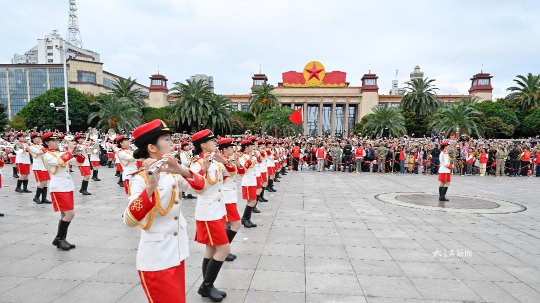 江西师范大学女大学生军乐团