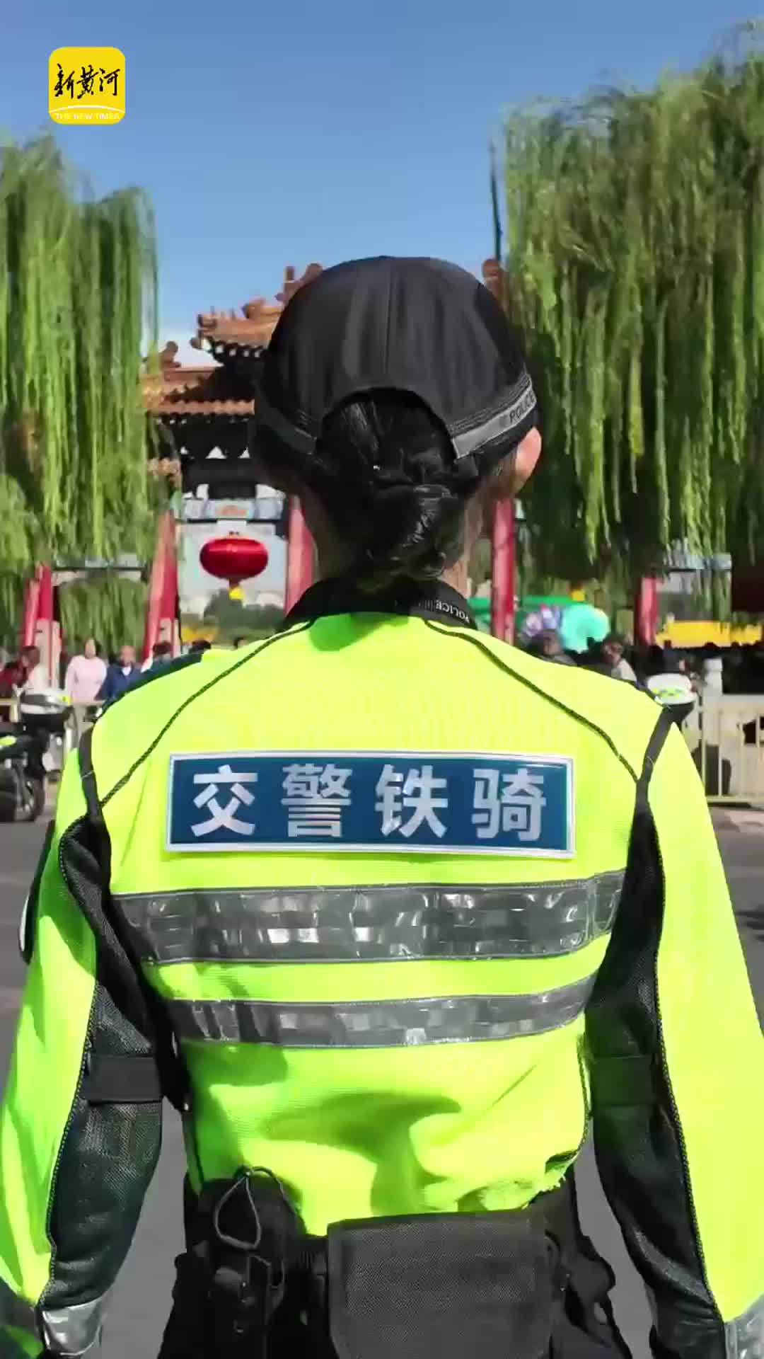 飒爽女警在岗护航，守护济南大明湖畔假日出行路