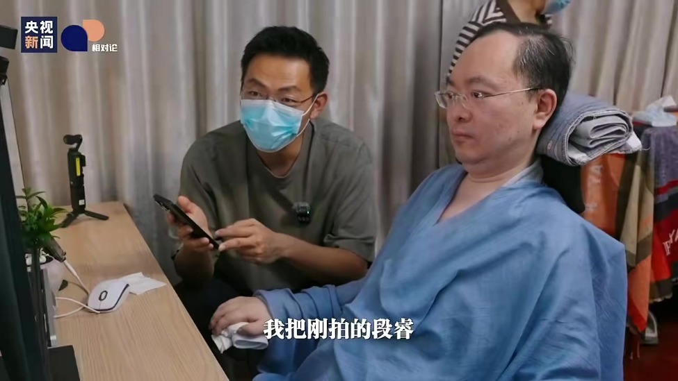 曾经朝夕相伴的夫妻，如今分别在各自的“战场”奋战