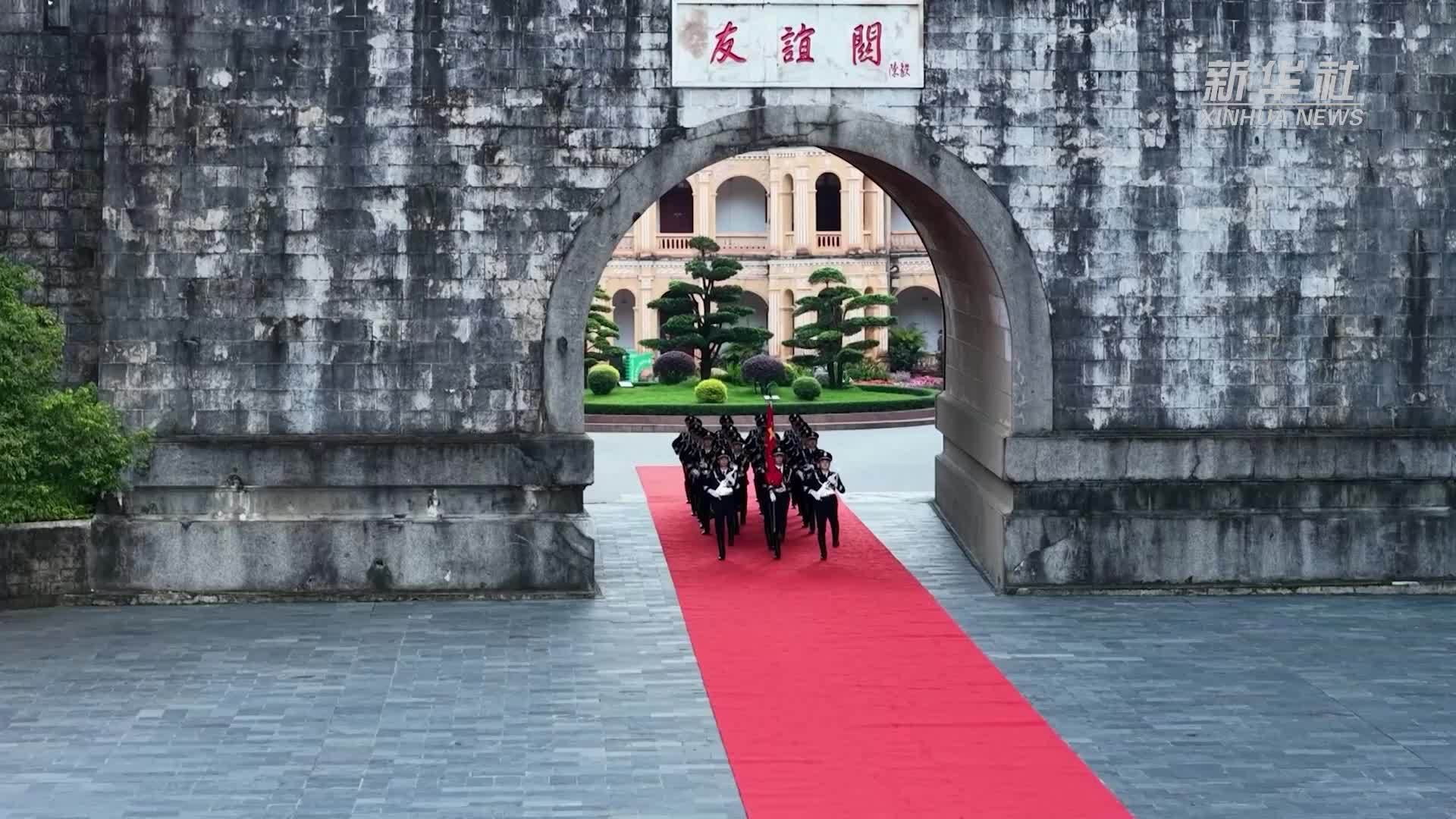 广西：国旗飘扬庆国庆