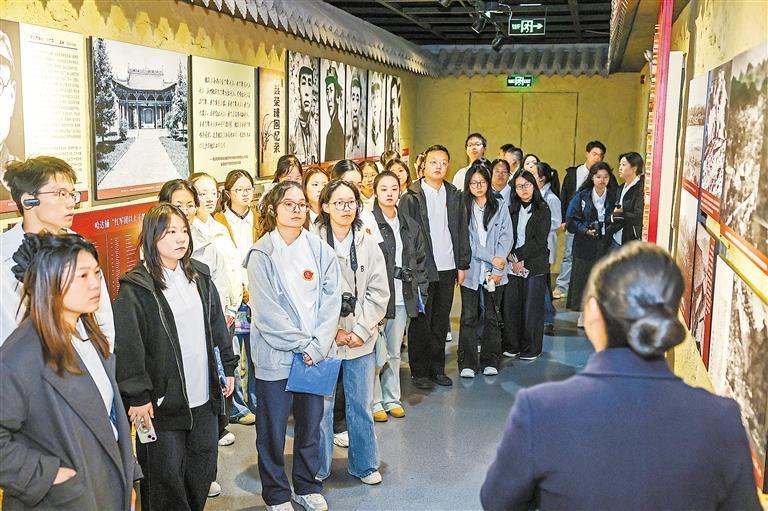 甘肃省新时代青年“重走长征路”活动在哈达铺红军长征纪念馆举行