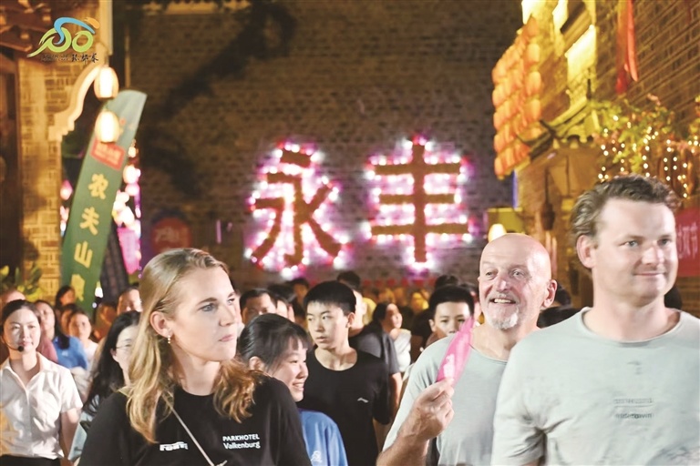 夜游永丰恩江古城活动让中外游客流连忘返