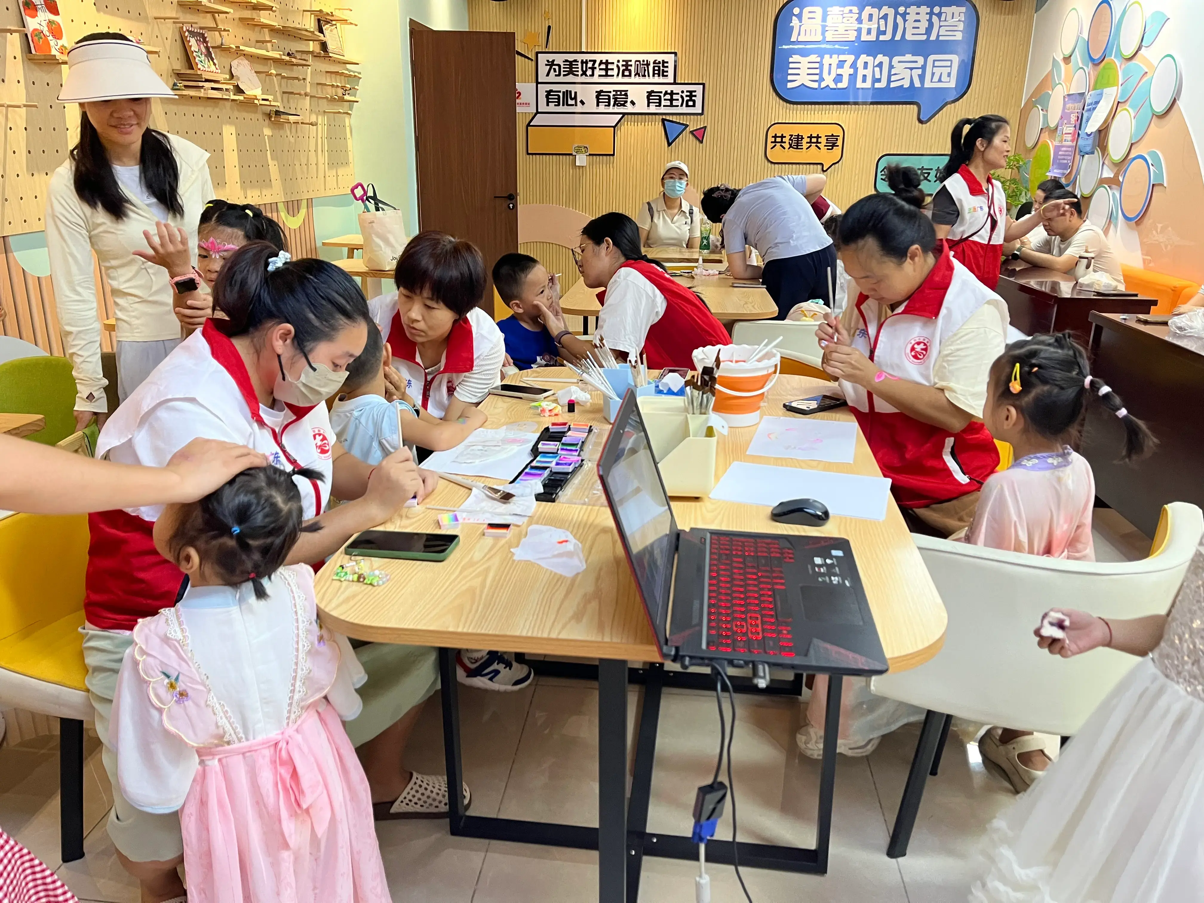 平安“骑”遇 彩绘文明