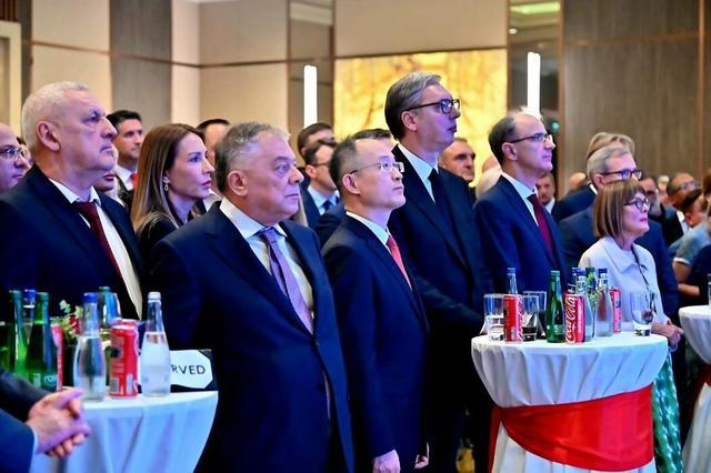 感谢中国、致电普京、特赦49东谈主，办完这三件大事，武契奇潇洒离职