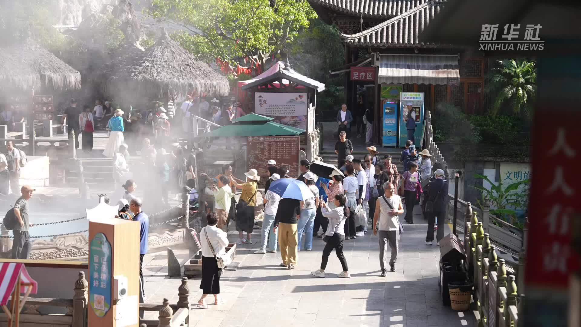 云南腾冲：“旅游过节”成“银发族”新风尚