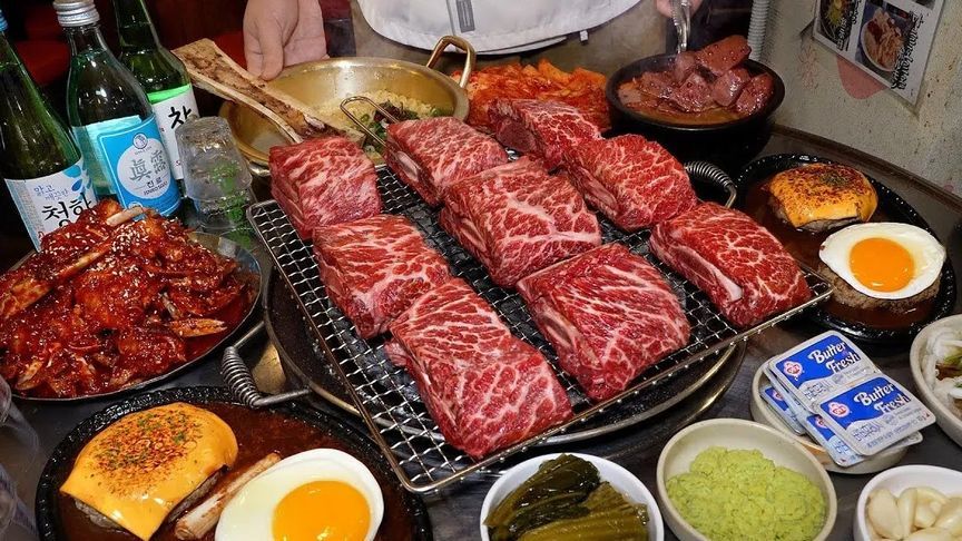 韩国月销2亿韩元的烤肉店，一个月卖3000公斤牛肋排，拯救了一条偏僻的死胡同