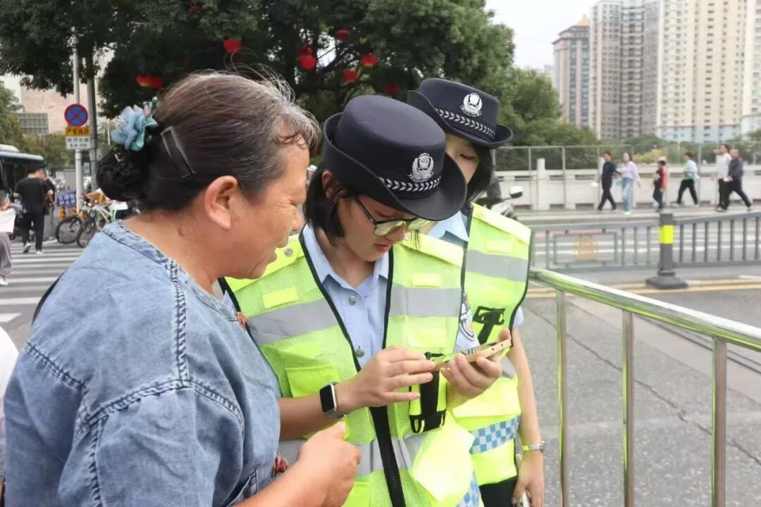 8a07bb8411dca8d7be6b5421e53bb92e.jpg