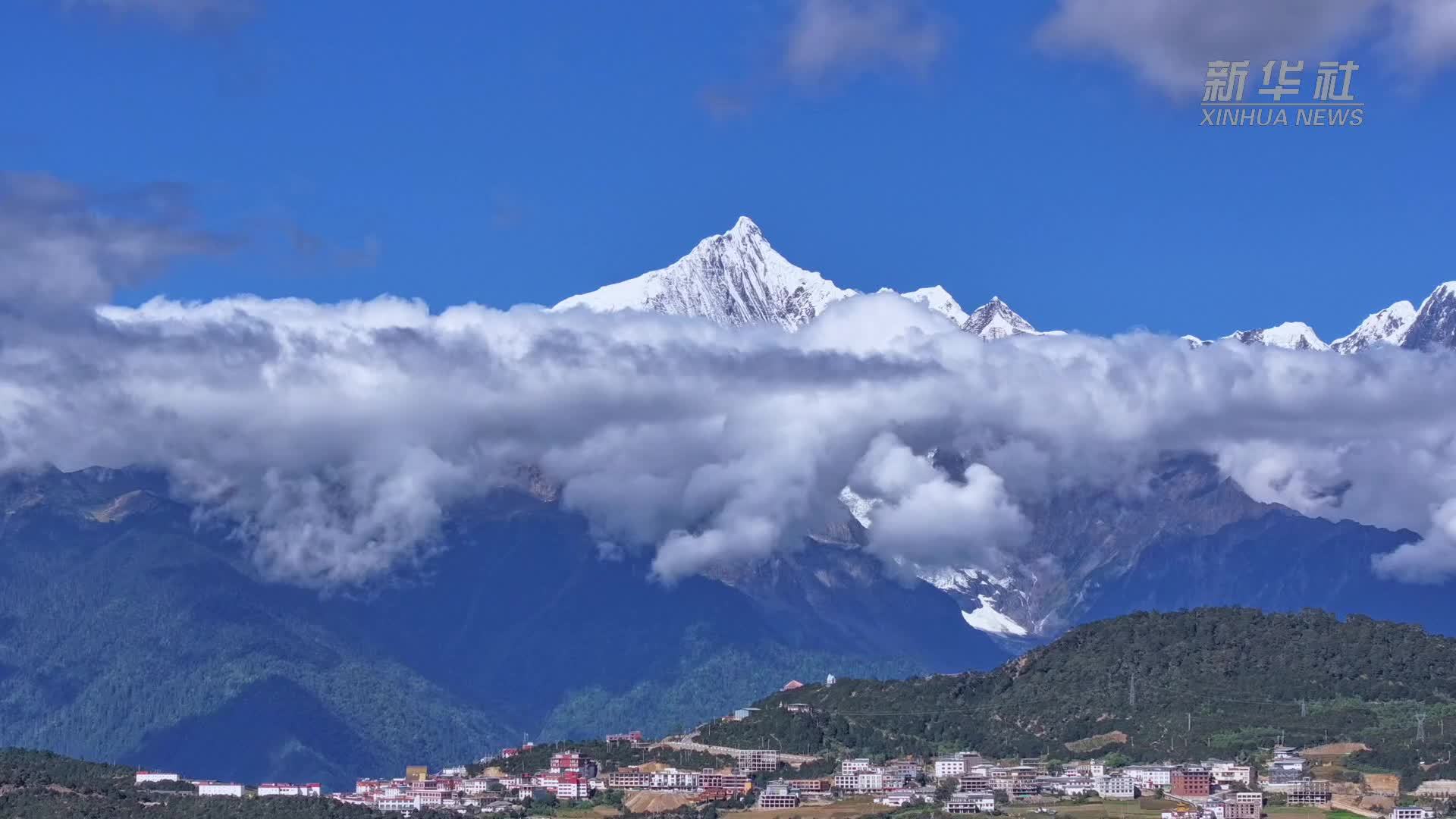 梅里雪山下唱响的民族歌舞盛宴