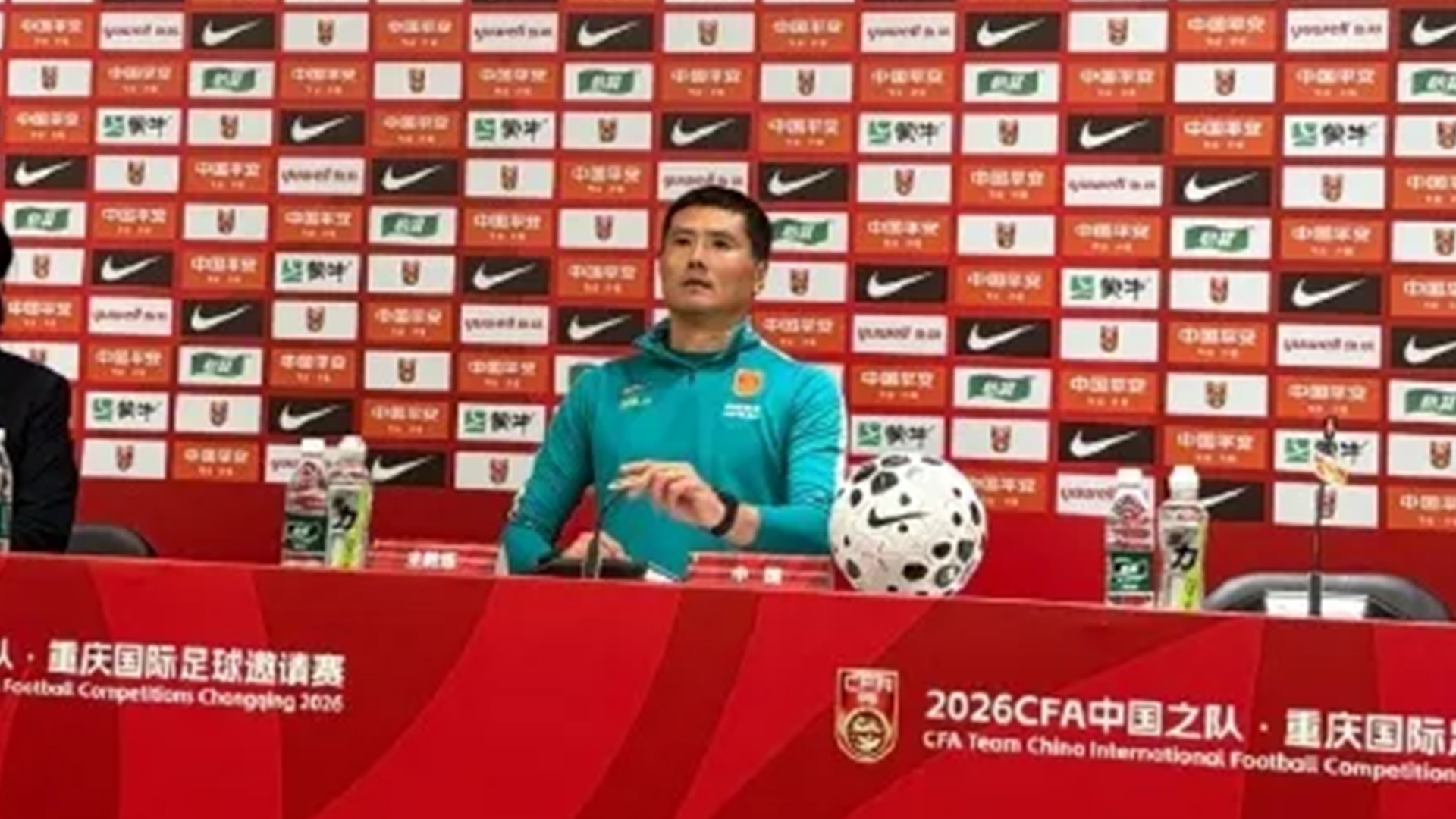 主帅邵佳一回应“国足0：5不敌巴勒斯坦队” ：非常抱歉以这样的比分失利，虽然创造了很多机会但没运气，我接受一切批评
