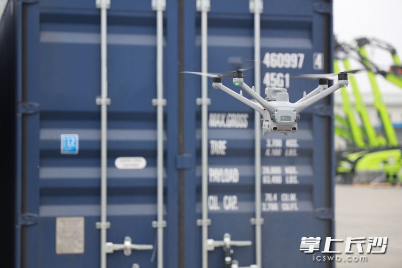 湖南省首个“区港联动”无人机施封项目再长沙中南集拼中心落地投用。长沙晚报通讯员 栗伟钦 摄
