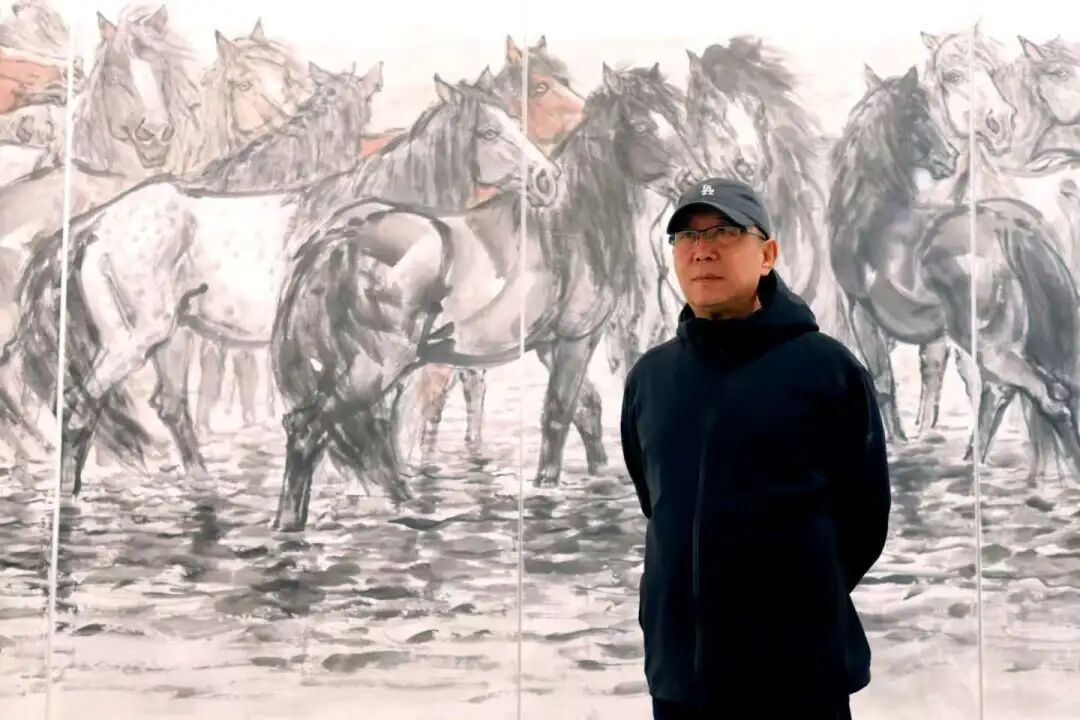 沈阳籍画家张扬：以笔为缰，绘就“龙马精神”