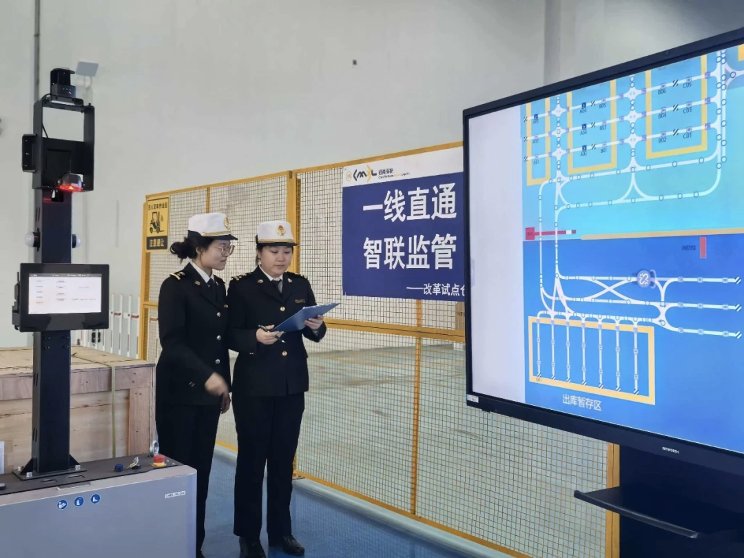 深圳海关在“一线直通、智联监管”仓库开展核查