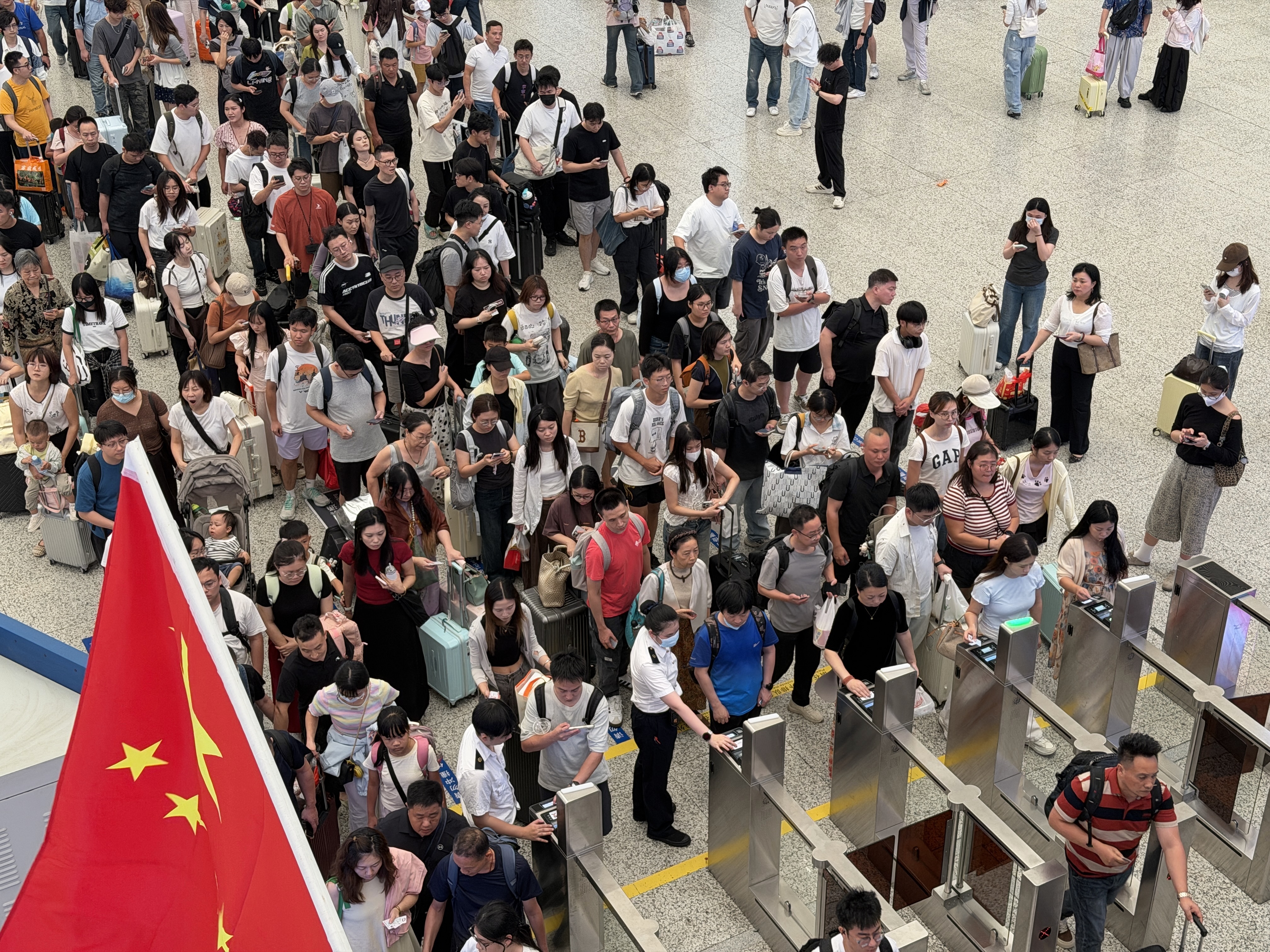 深圳铁路中秋假期客流累计超220万人次