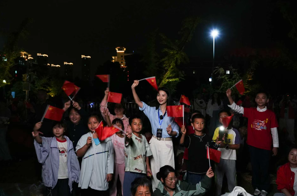 光影绘山河 盛世颂祖国!九江国庆无人机光影秀点亮八里湖夜空