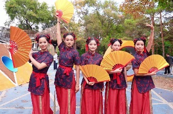 踏访南关六境，寻访境主踪迹。穿行老城街巷，探寻藏在城市里的惊喜，在一景一物间，品读南关独有的浪漫。