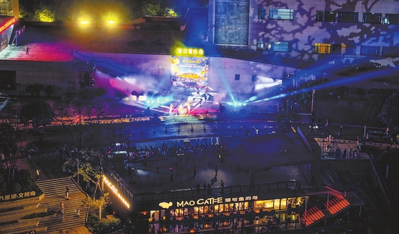 “欢乐九江GO”2026中秋国庆文博岛落日音乐会吸引市民狂欢