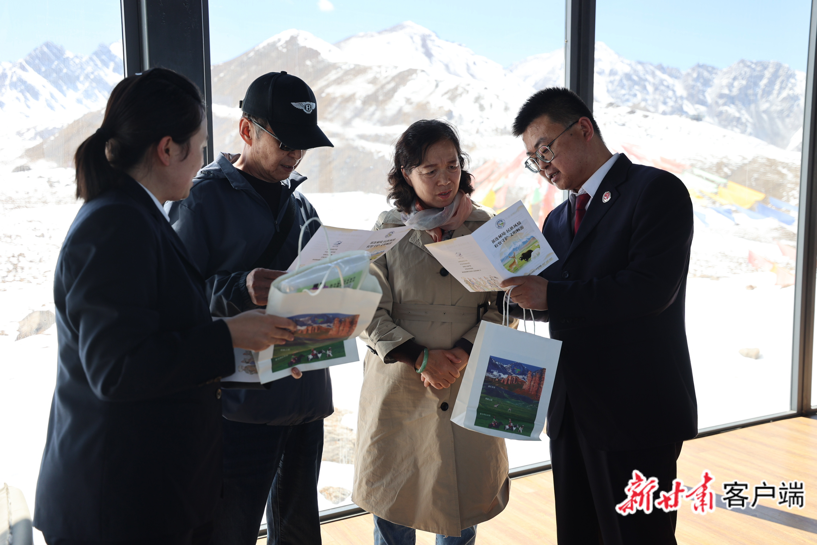 把法治服务、矛盾化解、风险防控延伸至广袤草原末梢