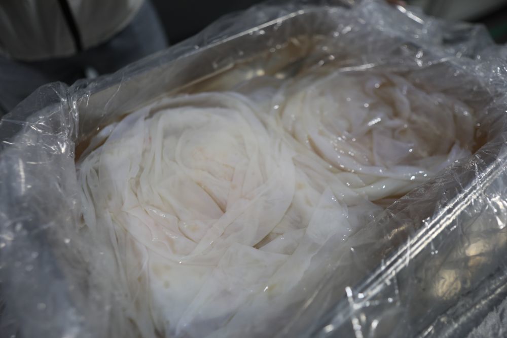初步处理完成后在冷库冷藏的牛心包 新华社记者 张睿 摄