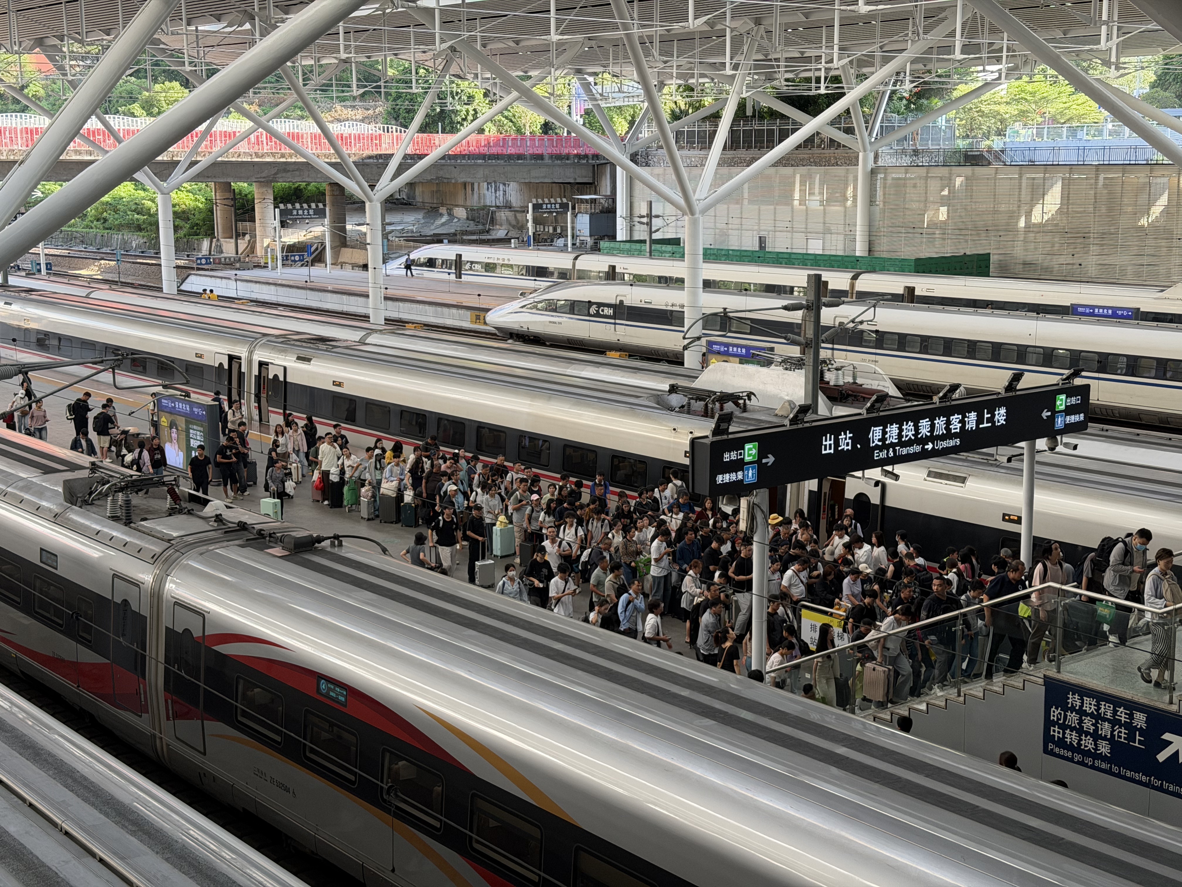 广深港高铁跨境客流持续火爆 国庆假期7天将超83万人次
