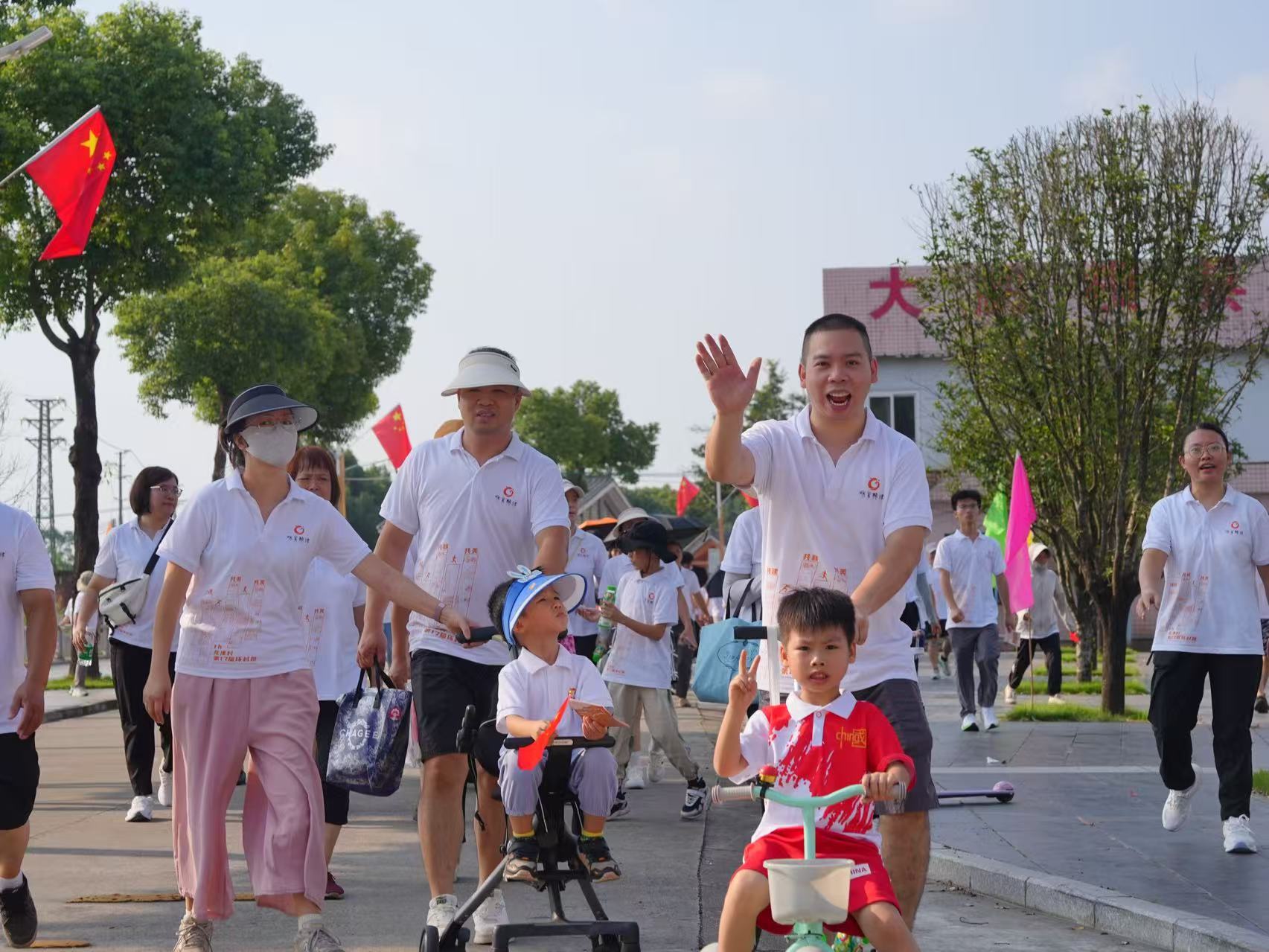 环村奔跑庆华诞,水上竞渡展风采!佛山龙津村国庆文体盛会点燃和美乡村活力