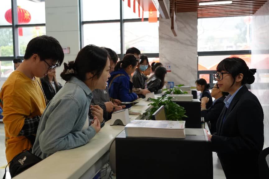 美景相伴 服务暖心——庐山西海高标准护航国庆假日旅游