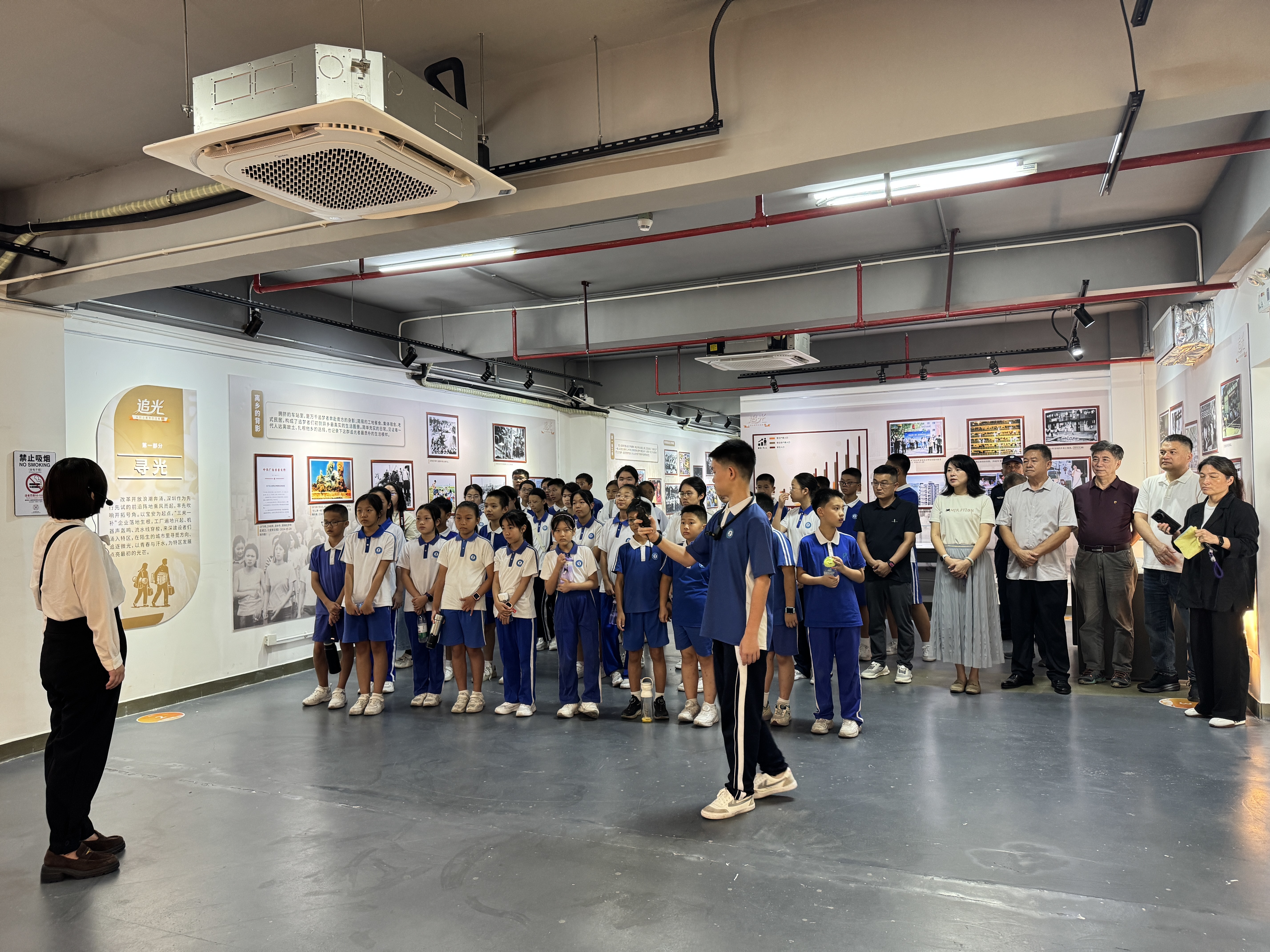 微光汇聚 致敬奋斗者 “追光——从创业者到创造者的深圳故事”展览今日精彩开幕